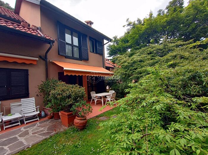 Casa trilocale in vendita in Via Giuseppe Parini, Barlassina