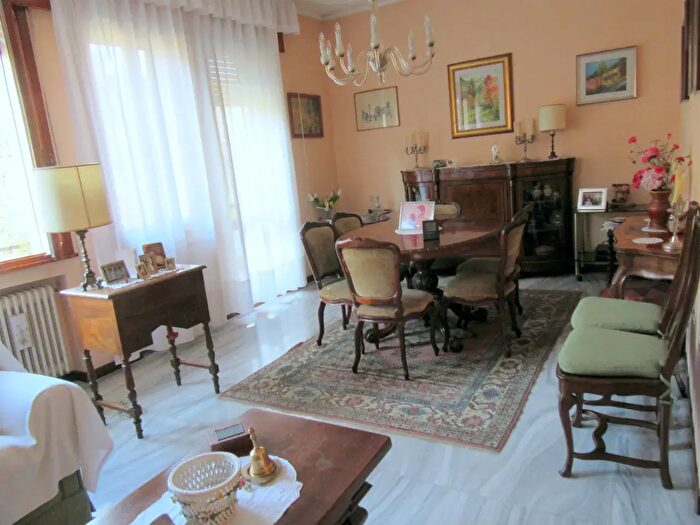 Casa con 7 locali in vendita in Via Mentana, Padova