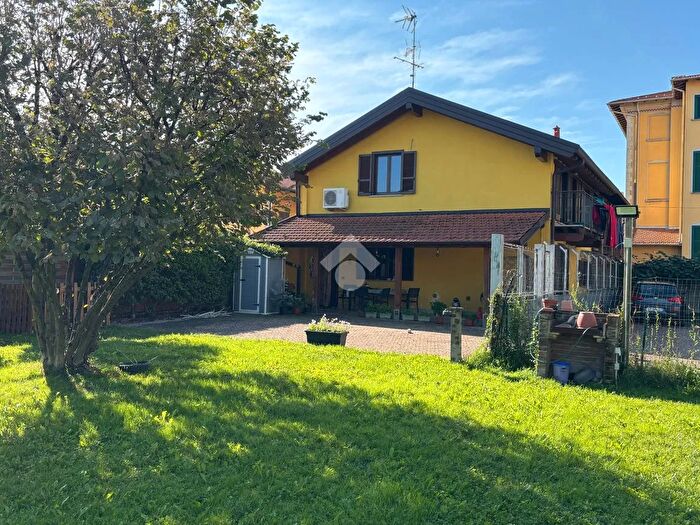 Casa con 5 locali in vendita in Via Veneto, Divignano