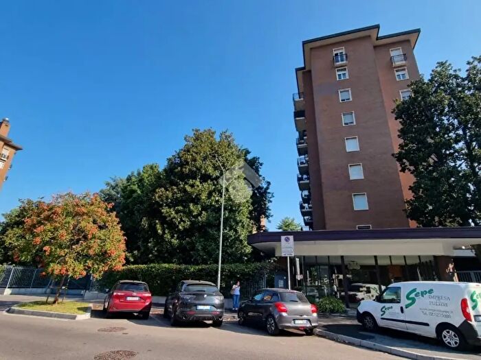 Appartamento trilocale in vendita in Via Celio, Milano