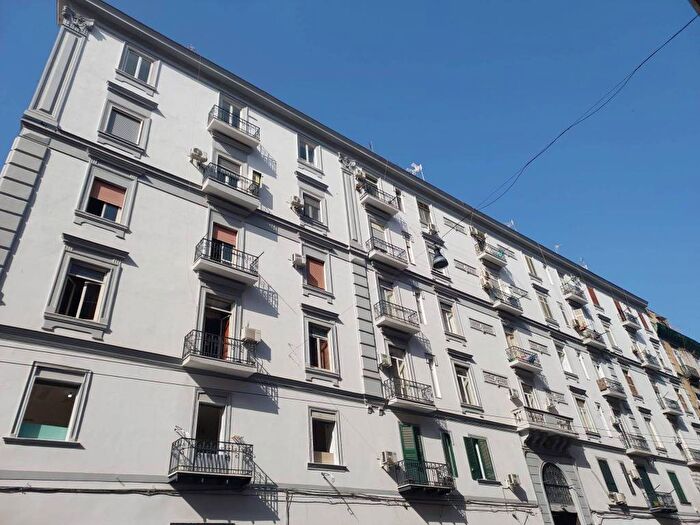 Appartamento bilocale in affitto in Via Cesare Rosaroll, Tribunali, Napoli
