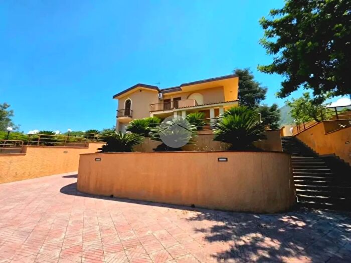 Casa con 10 locali in vendita in Via dei Gelsi, Praia A Mare