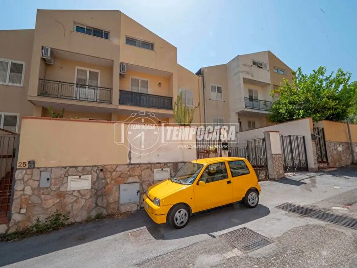Appartamento quadrilocale in vendita in Via delle Viole, Messina