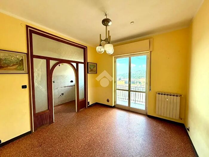 Appartamento trilocale in vendita in Via Pierino Negrotto Cambiaso, Genova