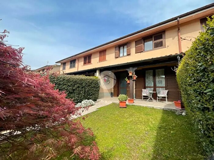 Casa quadrilocale in vendita in Via Pietro Colletta, Magenta