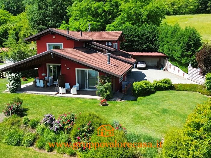 Casa con 12 locali in vendita in Acqui Terme
