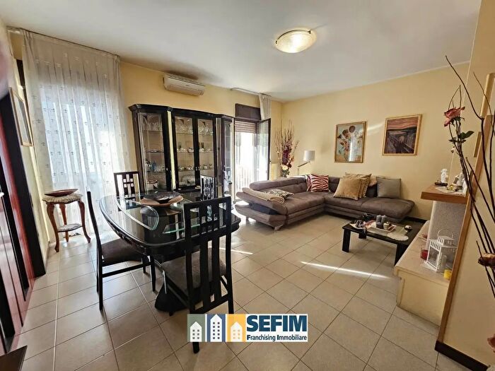 Appartamento con 5 locali in vendita in Via Edmondo De Amicis, Matera