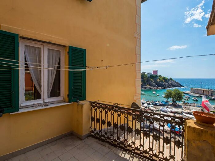 Appartamento con 6 locali in vendita in Via Guglielmo Oberdan, Genova