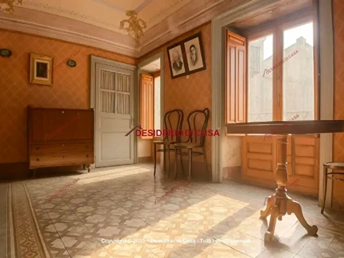 Appartamento con 6 locali in vendita in Piazza Popolo, Petralia Soprana