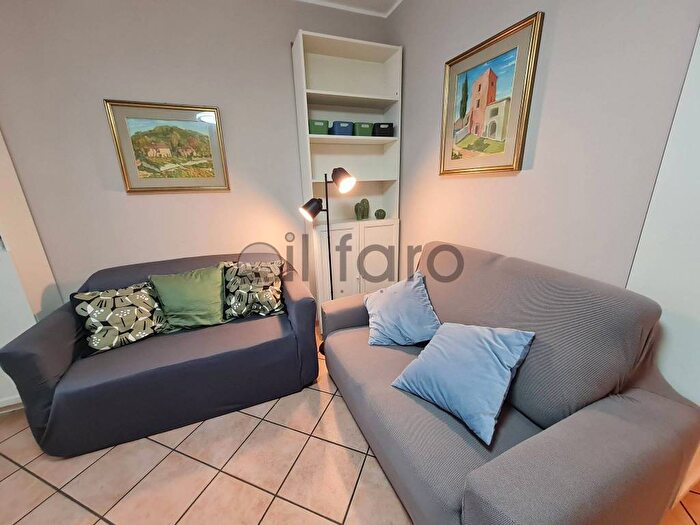 Appartamento trilocale in affitto in Via Felice Venezian, Città Vecchia, Trieste