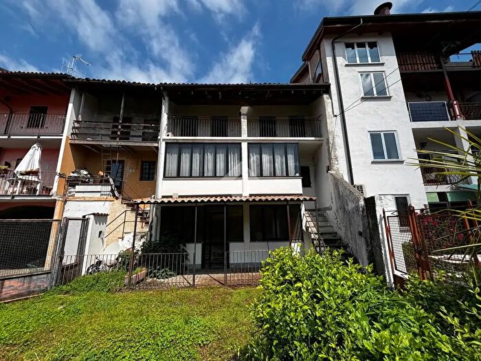 Casa con 6 locali in vendita in Via Roma, Salerano Canavese