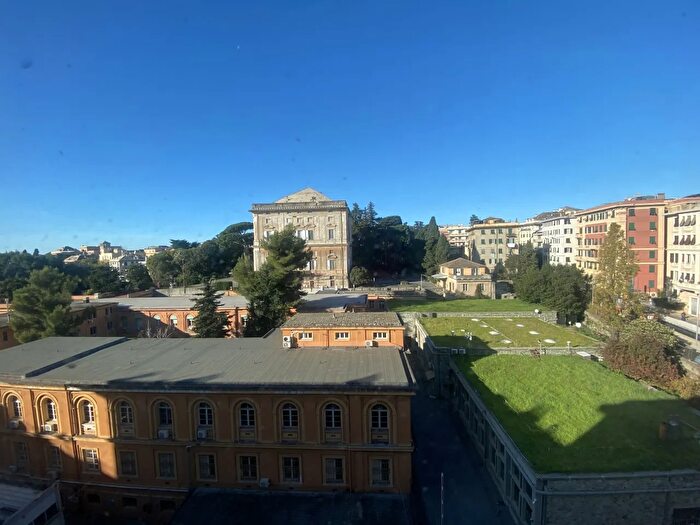 Appartamento con 5 locali in vendita in Via Montezovetto, Genova