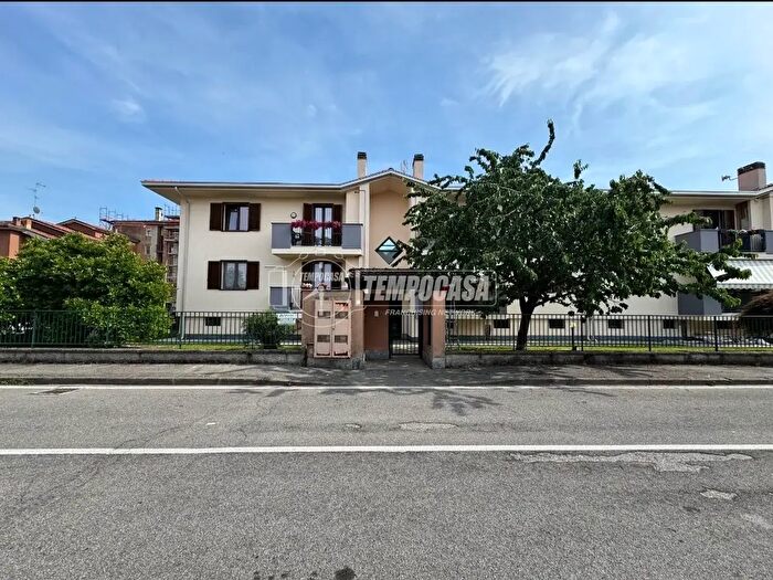 Appartamento trilocale in vendita in Via d Scorletti, San Zenone Al Lambro
