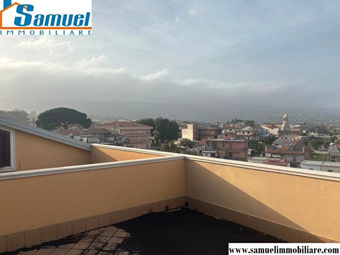 Appartamento con 6 locali in vendita in Via Angelina Damiani Lanza, Giarre