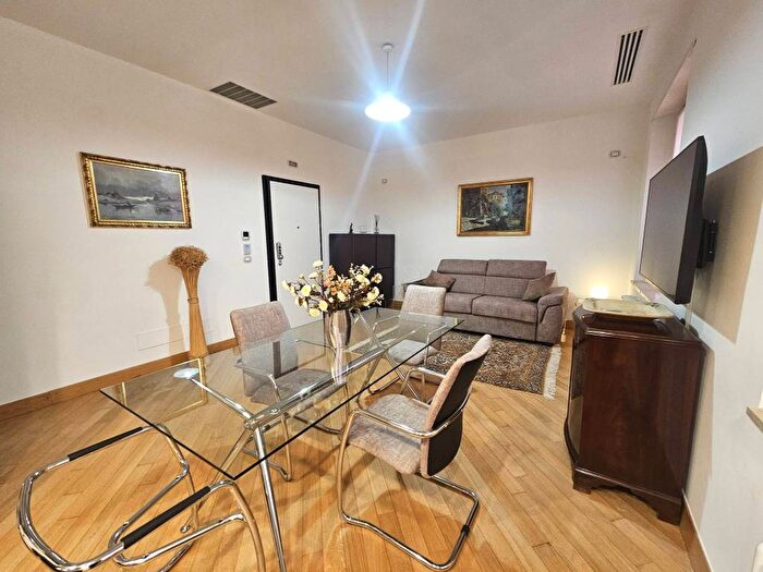 Appartamento bilocale in affitto in Piazza Municipio, Porto Municipio, Napoli