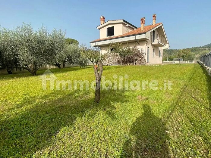 Appartamento con 5 locali in vendita in Via Colle Rosa, Guidonia Montecelio