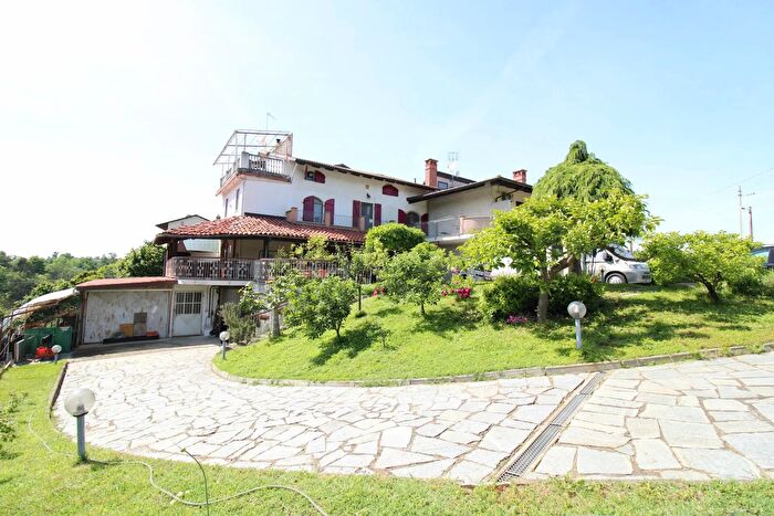 Appartamento con 7 locali in vendita in Santo Stefano Roero