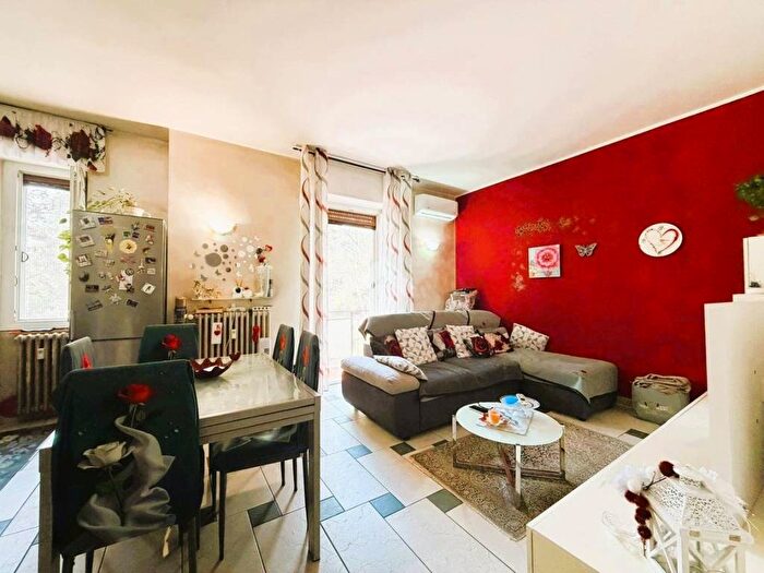 Appartamento trilocale in vendita in Via V Mandelli, Ronco Briantino