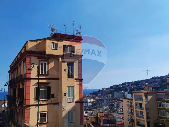 Appartamento trilocale in vendita in Via Torquato Tasso, Napoli