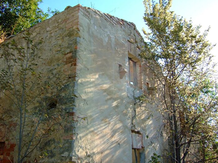 Casa con 8 locali in vendita in Via Menocchia, Montefiore DellAso