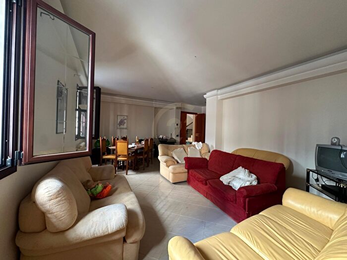 Appartamento quadrilocale in vendita in Via Nino Bixio, Carlentini