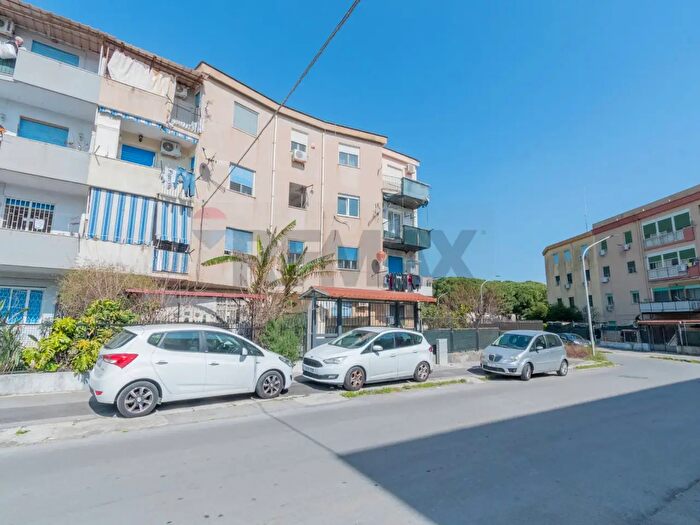 Appartamento trilocale in vendita in Largo Castelbuono, Palermo