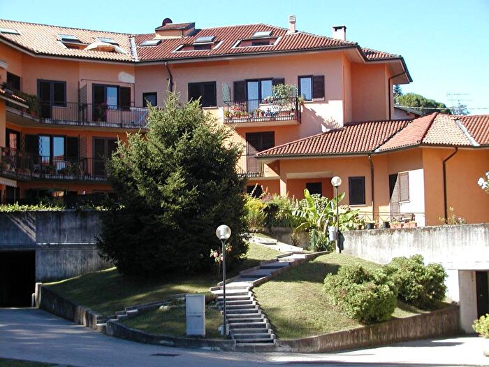 Appartamento bilocale in affitto in Via Castello, Centro, Porto Valtravaglia