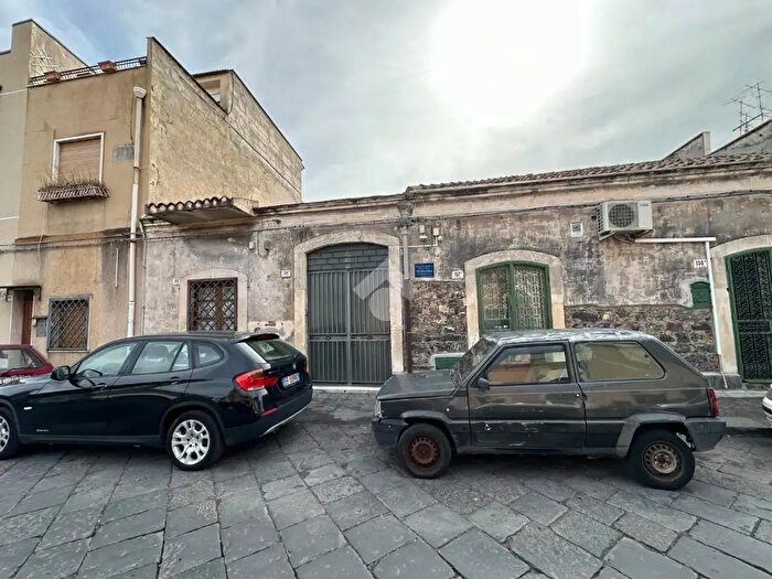 Casa bilocale in vendita in Via Re Martino, Catania
