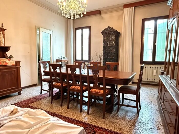 Casa con 6 locali in vendita in Via Roma, Ormelle