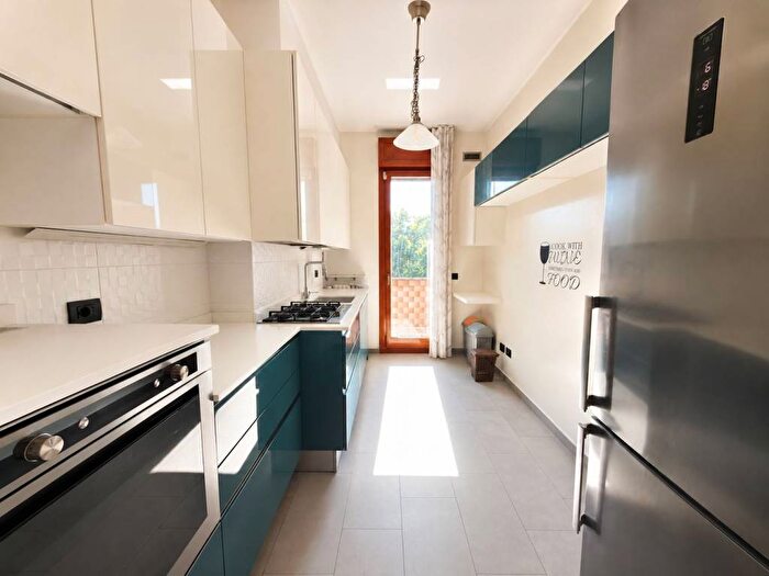 Appartamento quadrilocale in affitto in Via Leopoldo Marchetti, Pezzotti Meda, Milano