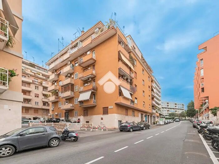 Appartamento trilocale in vendita in Via Aurelio Rossi, Roma