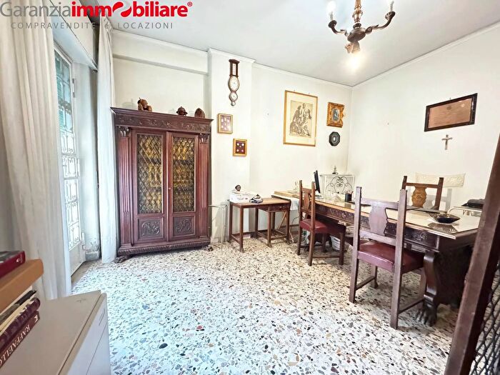 Appartamento con 7 locali in vendita in Via Marco Aurelio Severino, Napoli