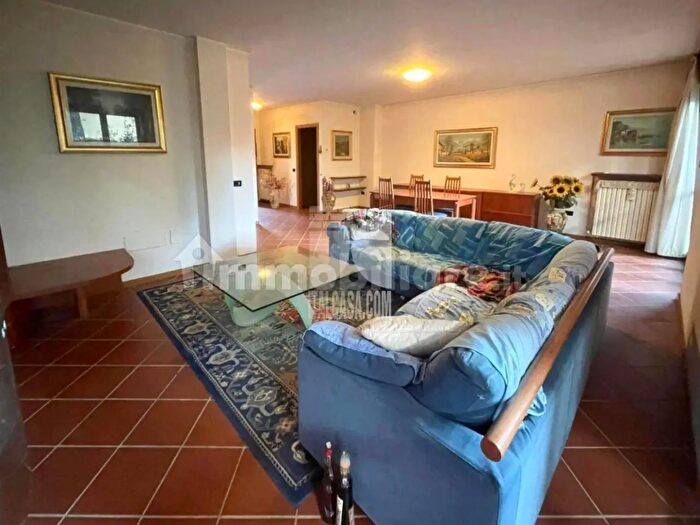 Casa con 8 locali in vendita in Via Mazzini, Alzano Lombardo