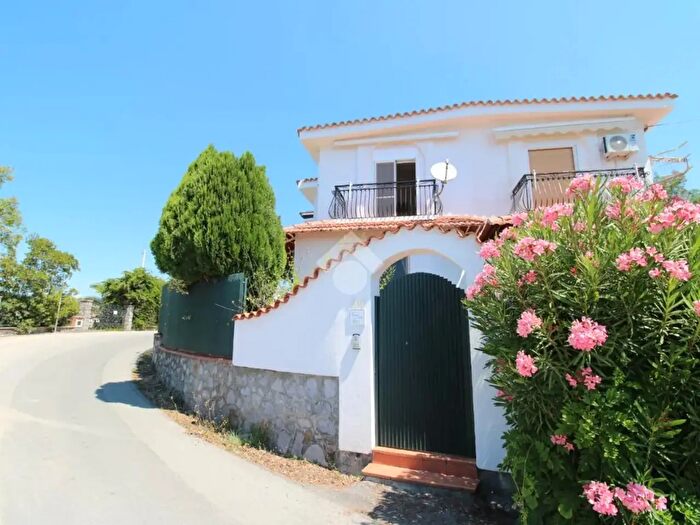 Casa quadrilocale in vendita in Via degli Eucalipti, Vibonati