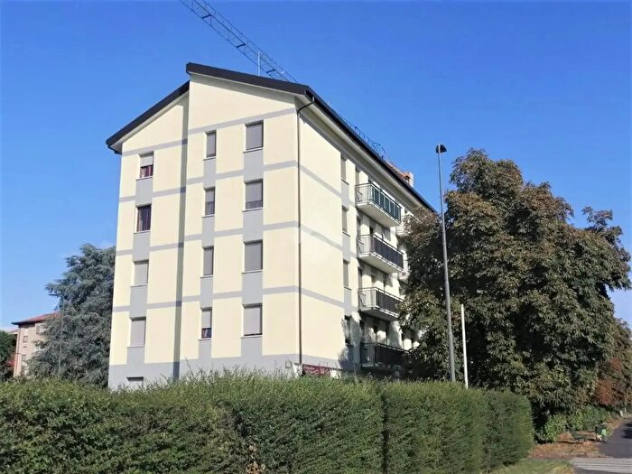 Appartamento trilocale in affitto in Via Quarenghi Giacomo, Milano