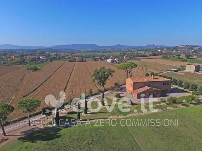 Casa con 6 locali in vendita in Via Spinosa Snc, Montepulciano