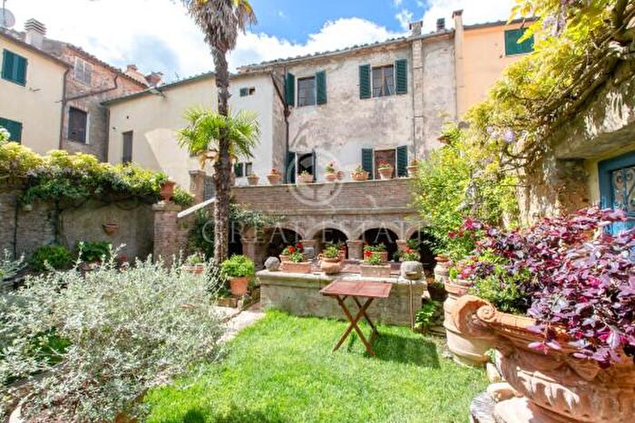 Casa con 6 locali in vendita in San Casciano Dei Bagni