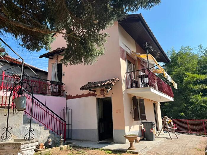 Casa con 7 locali in vendita in Frazione Sessant a, Asti