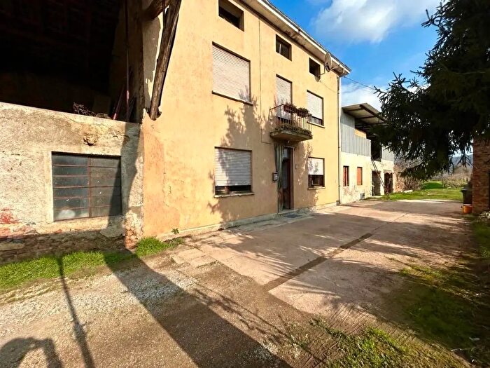Casa con 16 locali in vendita in Altavilla Vicentina