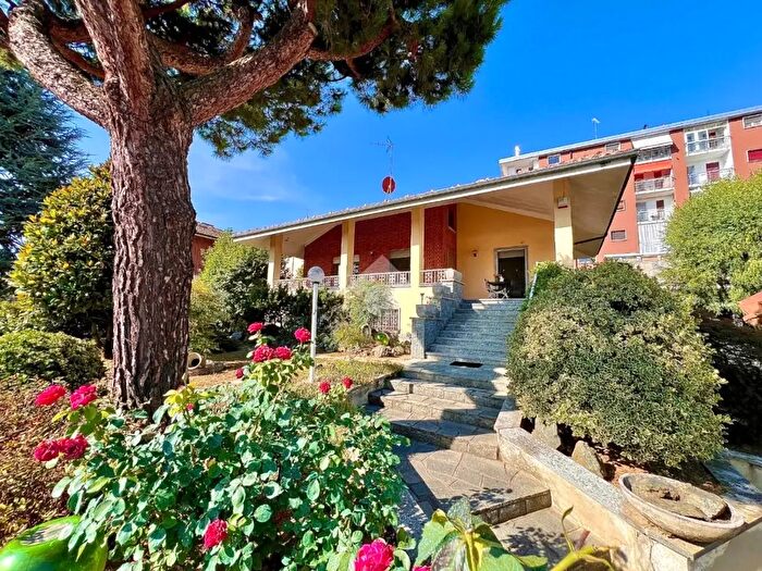 Casa con 8 locali in vendita in Via Marconi, Castelnuovo Don Bosco