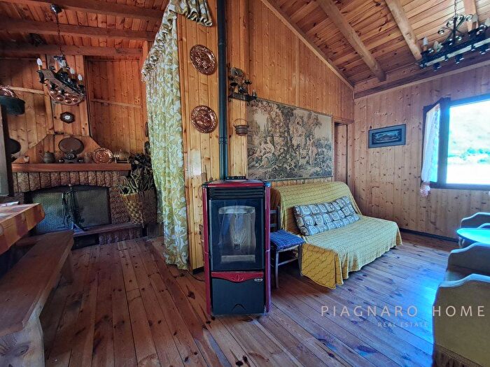 Casa con 7 locali in vendita in Zeri