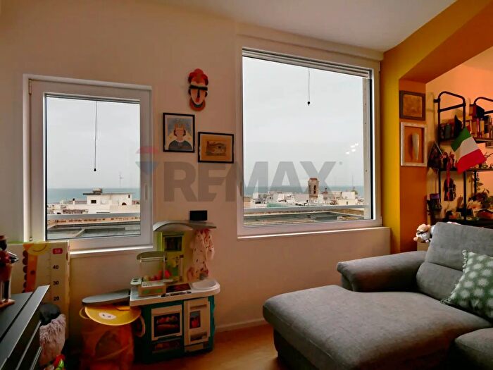 Appartamento trilocale in vendita in Via Van Westerhout, Mola Di Bari