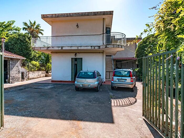 Casa con 14 locali in vendita in Via Trainara, Mascali