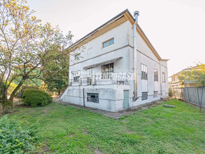 Casa quadrilocale in vendita in Via Parona Cassolo, Mortara
