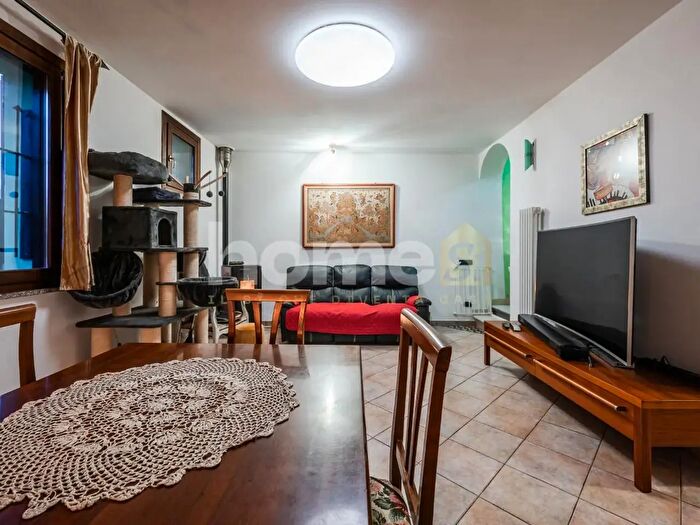 Casa con 5 locali in vendita in a Giuseppe Mazzini, Cadelbosco Di Sopra