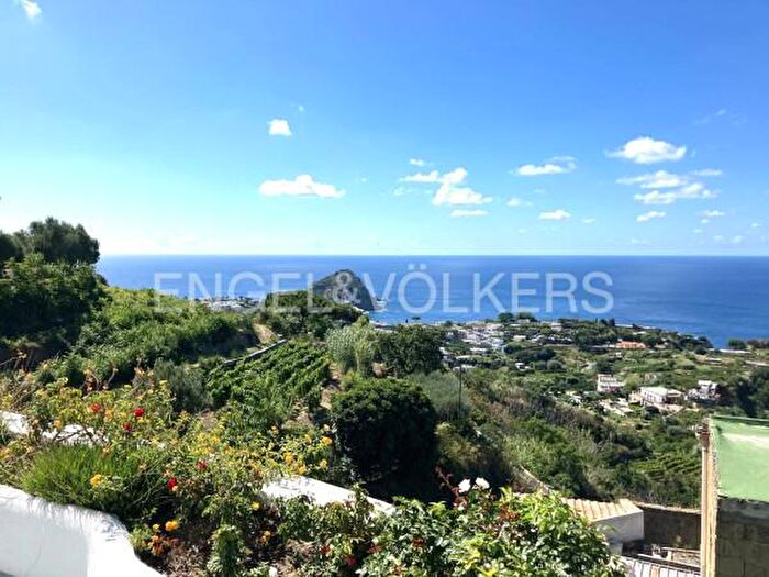 Casa con 6 locali in vendita in Via Pezzapiana, Serrara Fontana