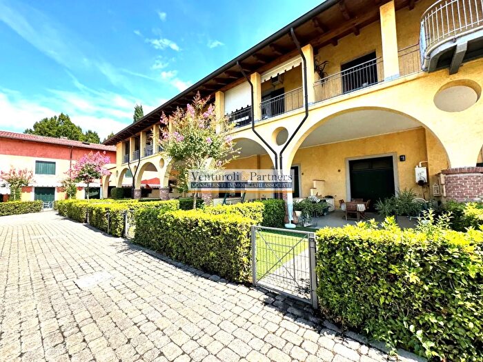 Appartamento trilocale in vendita in Via Coorti Romane, Sirmione