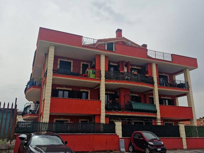 Appartamento trilocale in affitto in Via Allai, Rocca Cencia, Roma