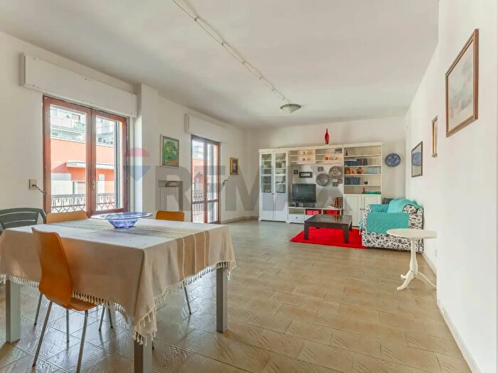 Appartamento con 5 locali in vendita in Via Bolzano, Mola Di Bari