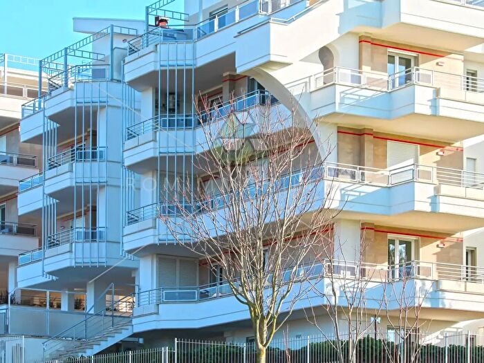 Appartamento trilocale in vendita in Via della Fonte Meravigliosa, Roma